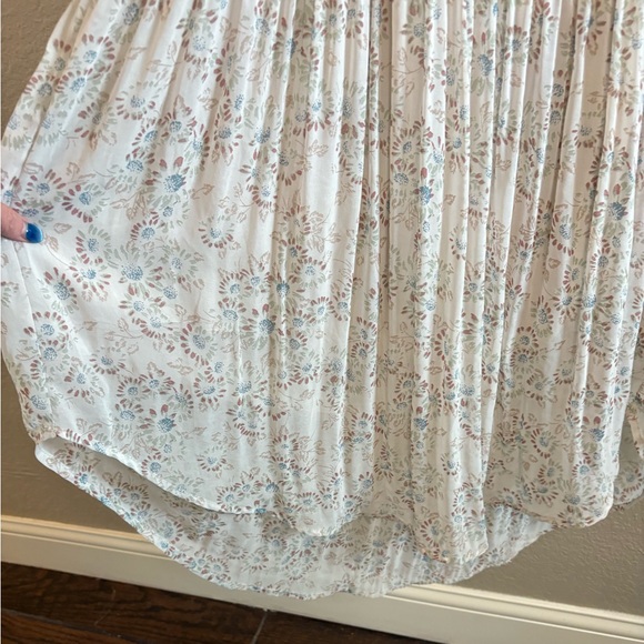 Elegant Cream Floral Women's Dress - Picture 6 of 14